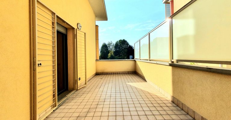 terrazzo quadrilocale independent
